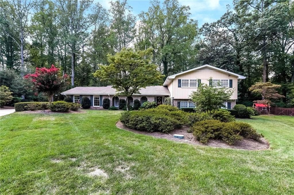 4 bedroom, 2,350 sq ft single family residence sold at 1564 Vernon Way Court, Dunwoody, GA 30338