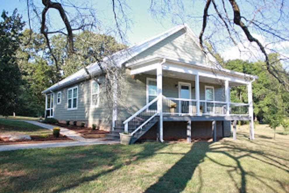 111 Kennedy Drive, Commerce, GA 30530 — most recent listing photo