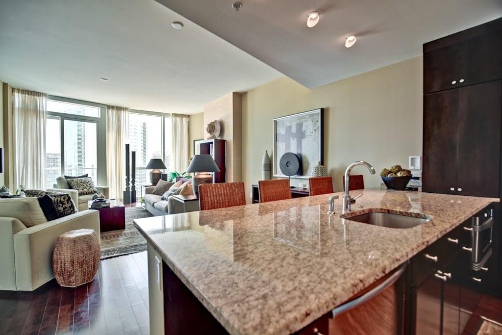 1 bedroom, 944 sq ft condominium sold at 3325 Piedmont Road 1809, Atlanta, GA 30305