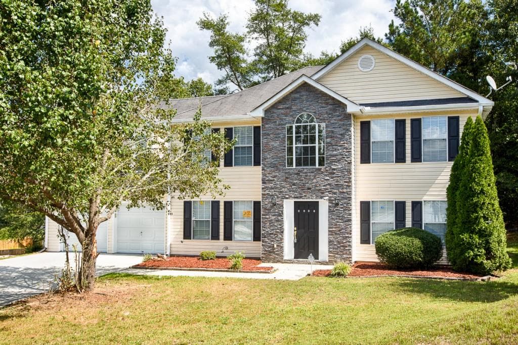 4 bedroom, 2,809 sq ft single family residence sold at 8241 McKenzie Place, Lithonia, GA 30058