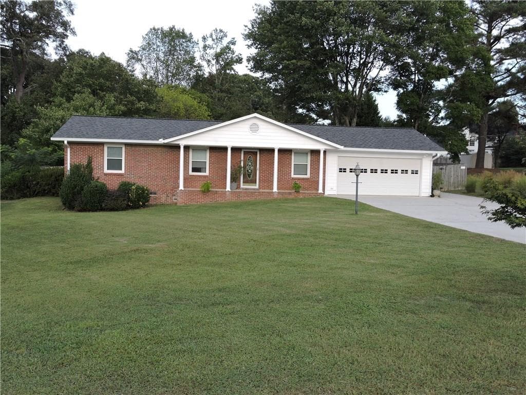 3 bedroom, 1,505 sq ft single family residence sold at 3961 S Hurt Road, Smyrna, GA 30082