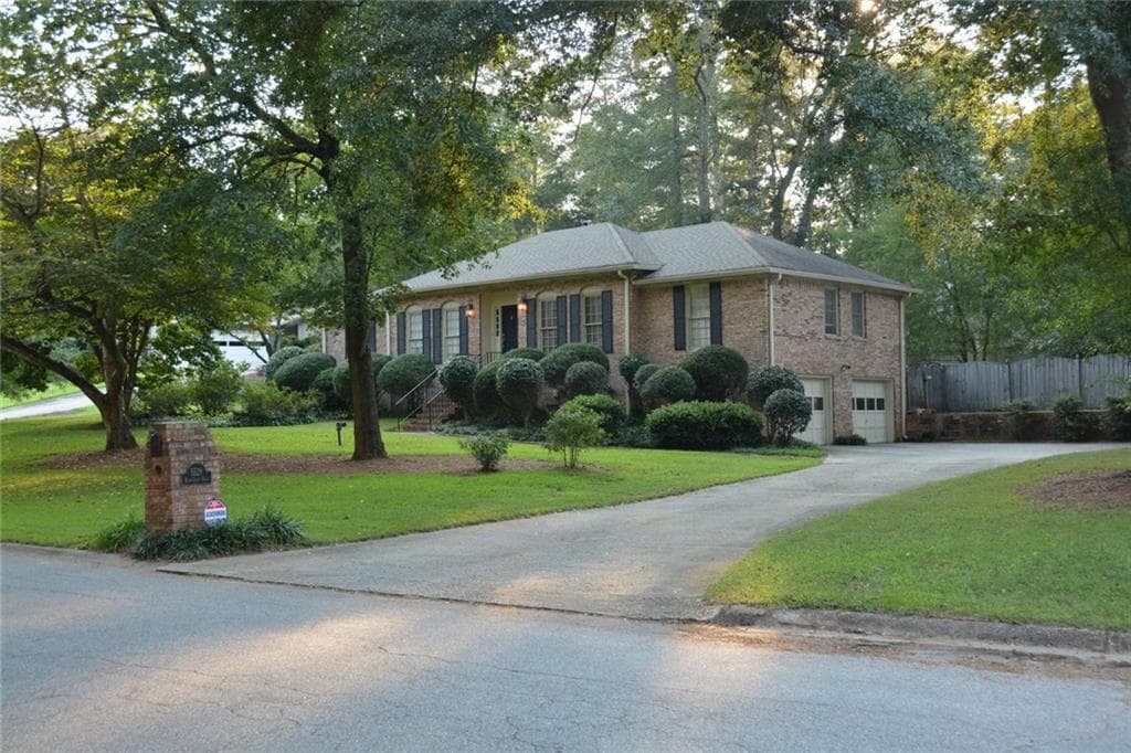 5528 Bend Creek Road, Dunwoody, GA 30338 — most recent listing photo