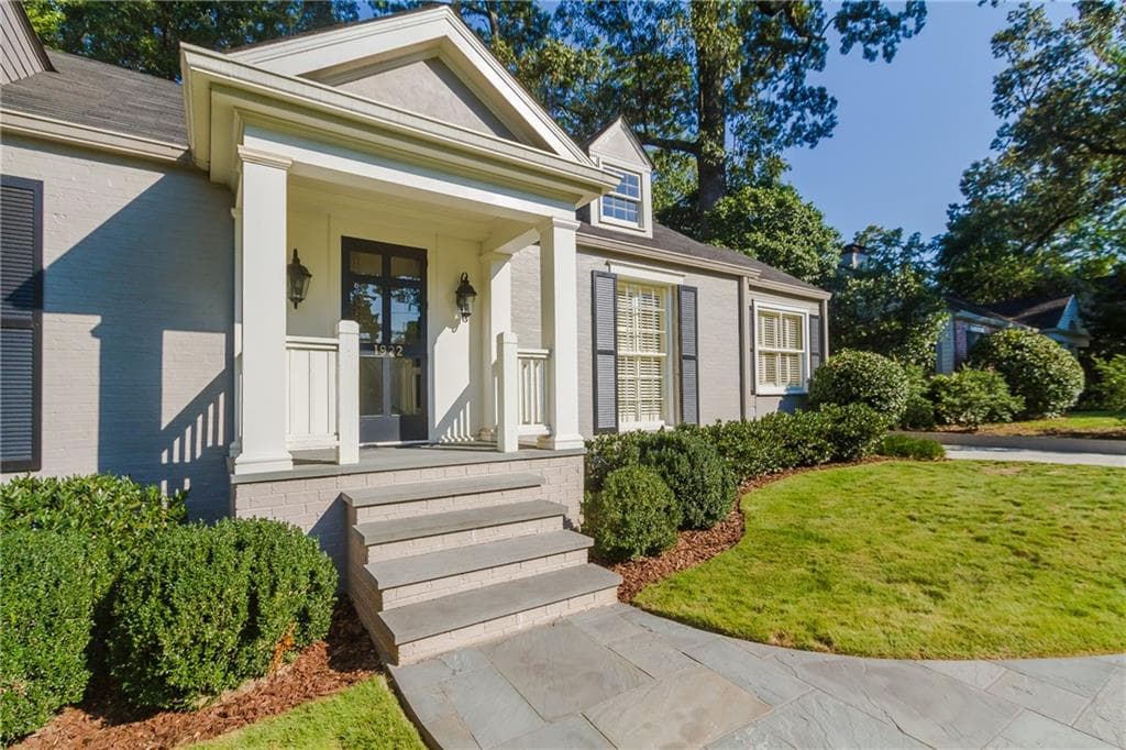 3 bedroom, 2,011 sq ft single family residence sold at 1922 Greystone Road, Atlanta, GA 30318