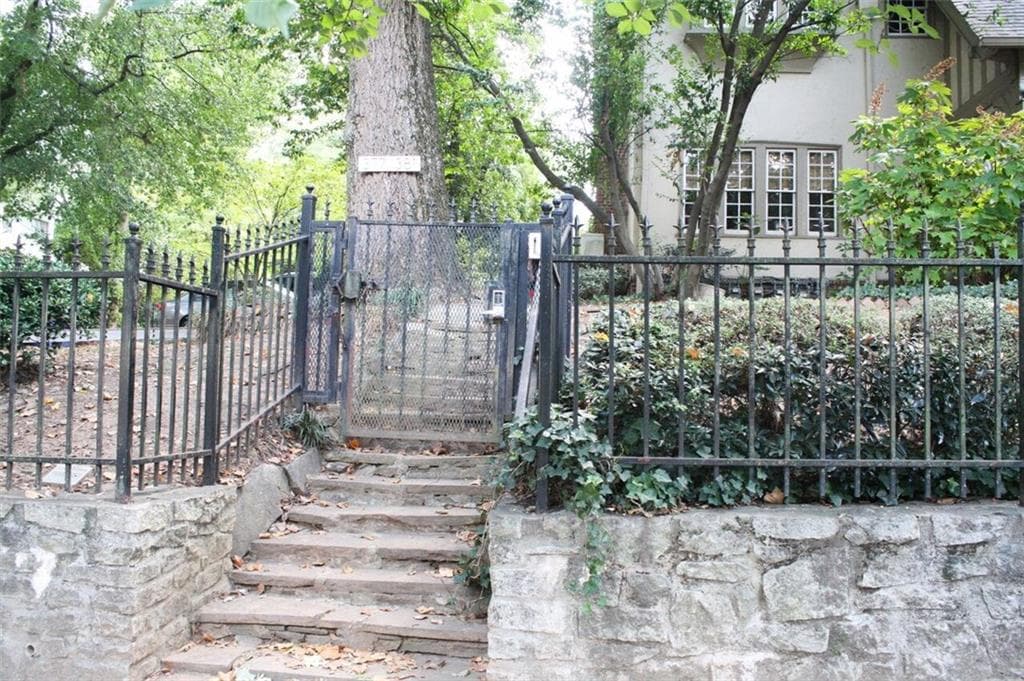 1 bedroom, 780 sq ft condominium sold at 377 10th Street 8, Atlanta, GA 30309