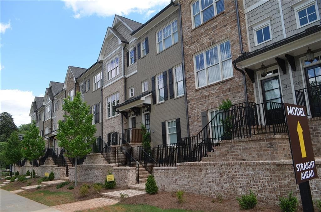 3 bedroom townhouse sold at 232 Chastain Preserve Lane, Atlanta, GA 30342