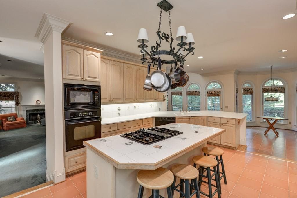 4 bedroom, 4,336 sq ft single family residence sold at 1004 Mason Woods Drive, Atlanta, GA 30329