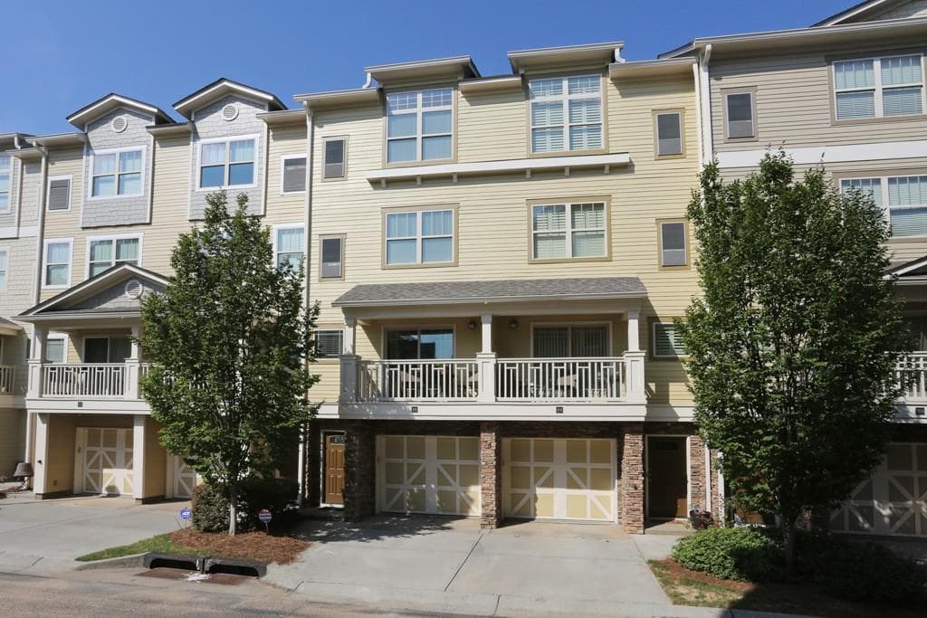 2 bedroom, 1,281 sq ft townhouse sold at 220 Semel Circle 108, Atlanta, GA 30309