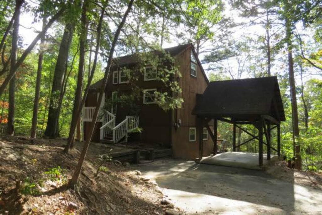 4 bedroom, 1,690 sq ft single family residence sold at 225 Chickasaw Drive, Waleska, GA 30183
