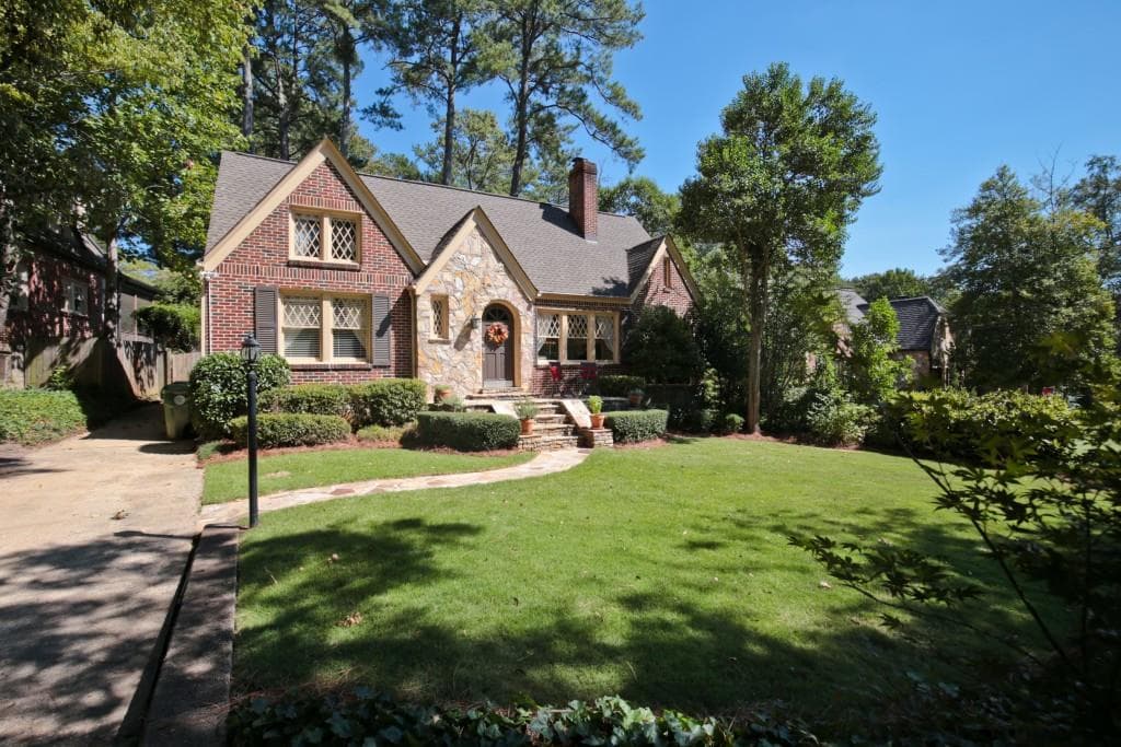 4 bedroom, 2,950 sq ft single family residence sold at 1220 Pasadena Avenue, Atlanta, GA 30306