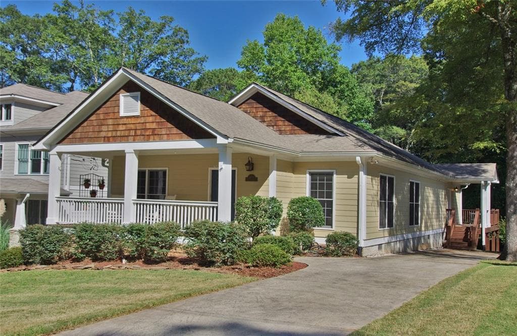 3 bedroom, 1,961 sq ft single family residence sold at 1876 Braeburn Circle, Atlanta, GA 30316