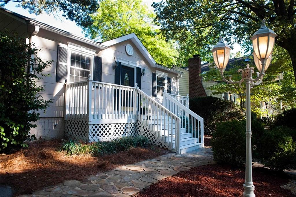 2 bedroom, 1,064 sq ft single family residence sold at 1489 Hawthorne Avenue, Atlanta, GA 30309