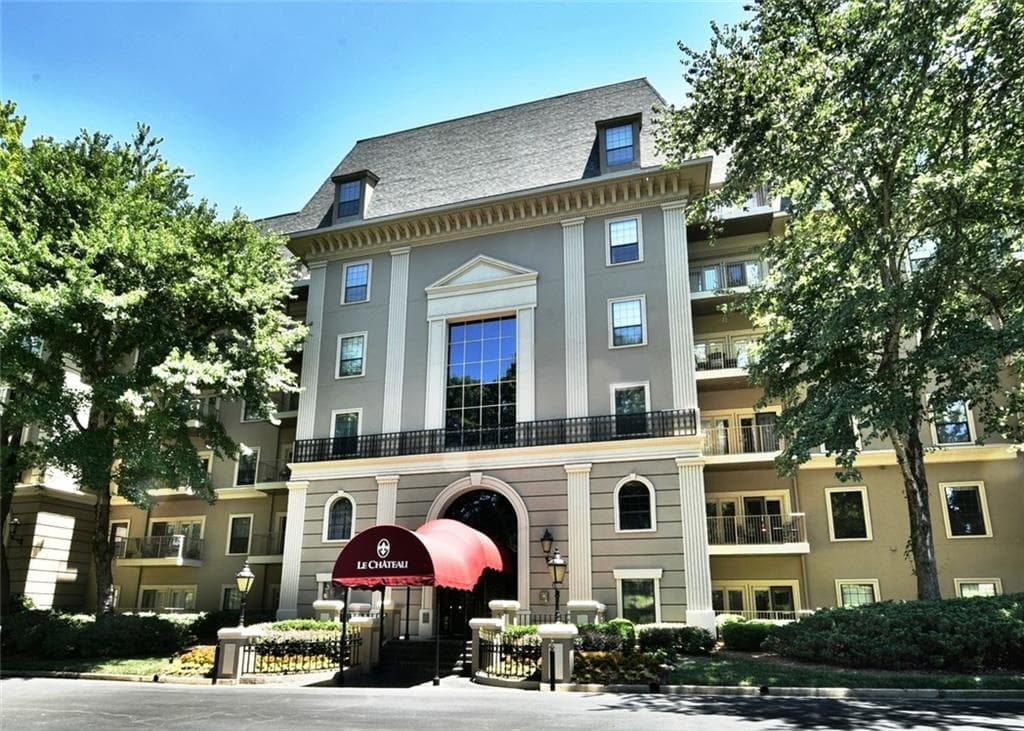 2 bedroom, 1,735 sq ft condominium sold at 2865 Lenox Road 208, Atlanta, GA 30324
