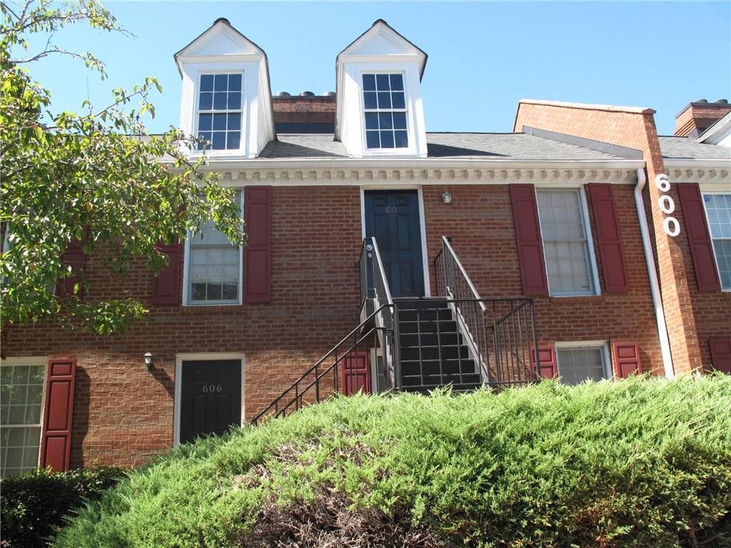 2 bedroom, 1,147 sq ft condominium sold at 1166 Booth Road 610, Marietta, GA 30008