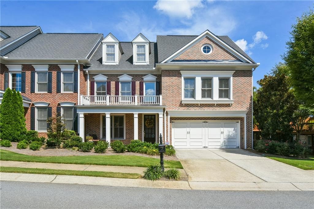 4 bedroom, 2,718 sq ft townhouse sold at 5205 Village Green Trace, Roswell, GA 30075