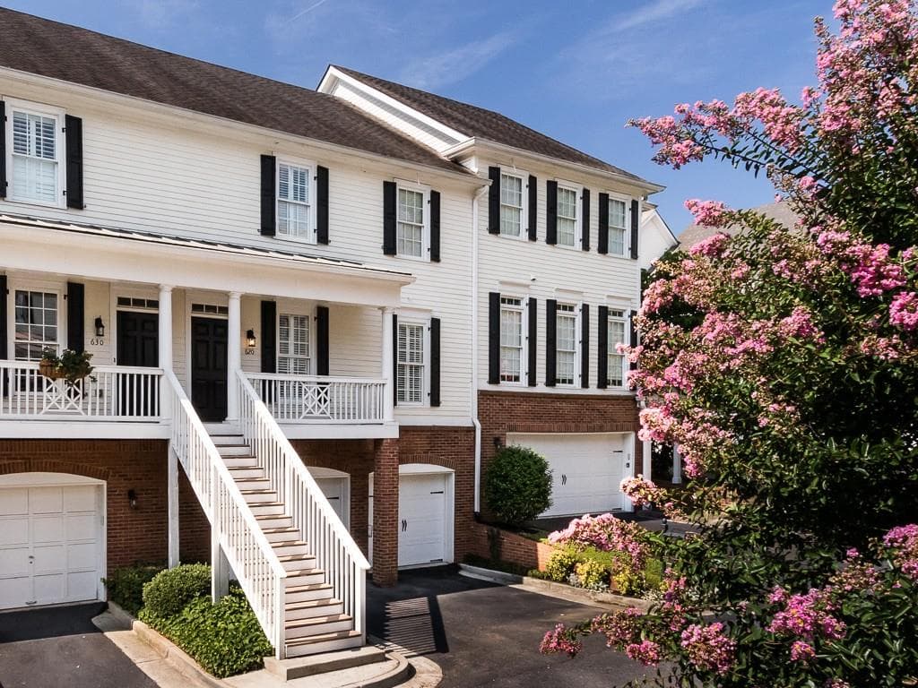 3 bedroom, 2,536 sq ft townhouse sold at 620 Neel Reid Drive, Roswell, GA 30075