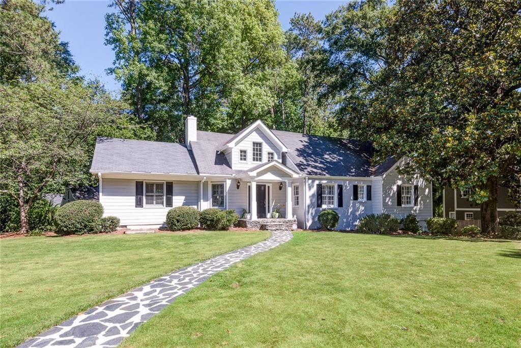 3 bedroom, 2,229 sq ft single family residence sold at 2976 Dale Drive, Atlanta, GA 30305