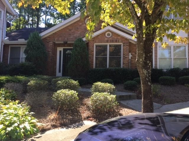 2 bedroom, 1,404 sq ft townhouse sold at 182 Peachtree Hollow Court 2, Atlanta, GA 30328