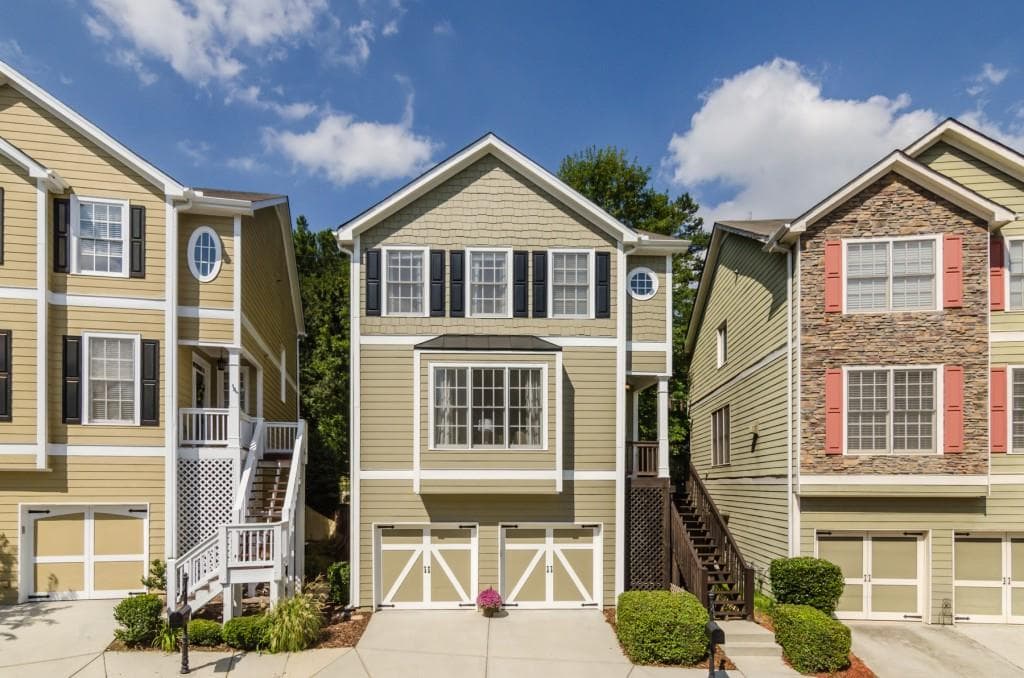 4 bedroom, 1,992 sq ft single family residence sold at 2261 Parkview Court, Atlanta, GA 30318