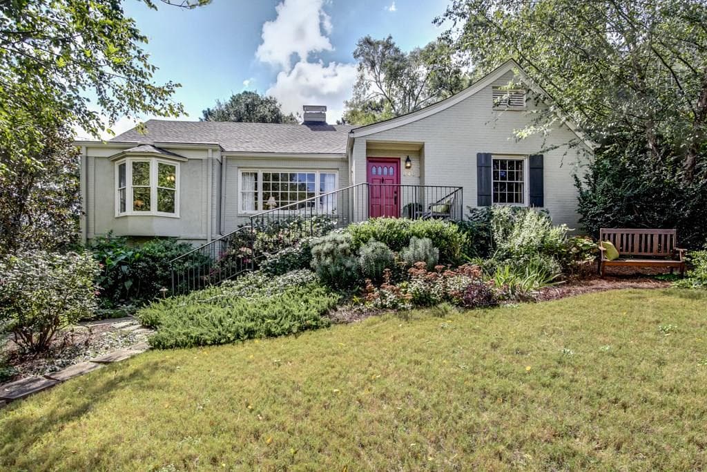 3 bedroom, 1,789 sq ft single family residence sold at 840 Woodley Drive, Atlanta, GA 30318
