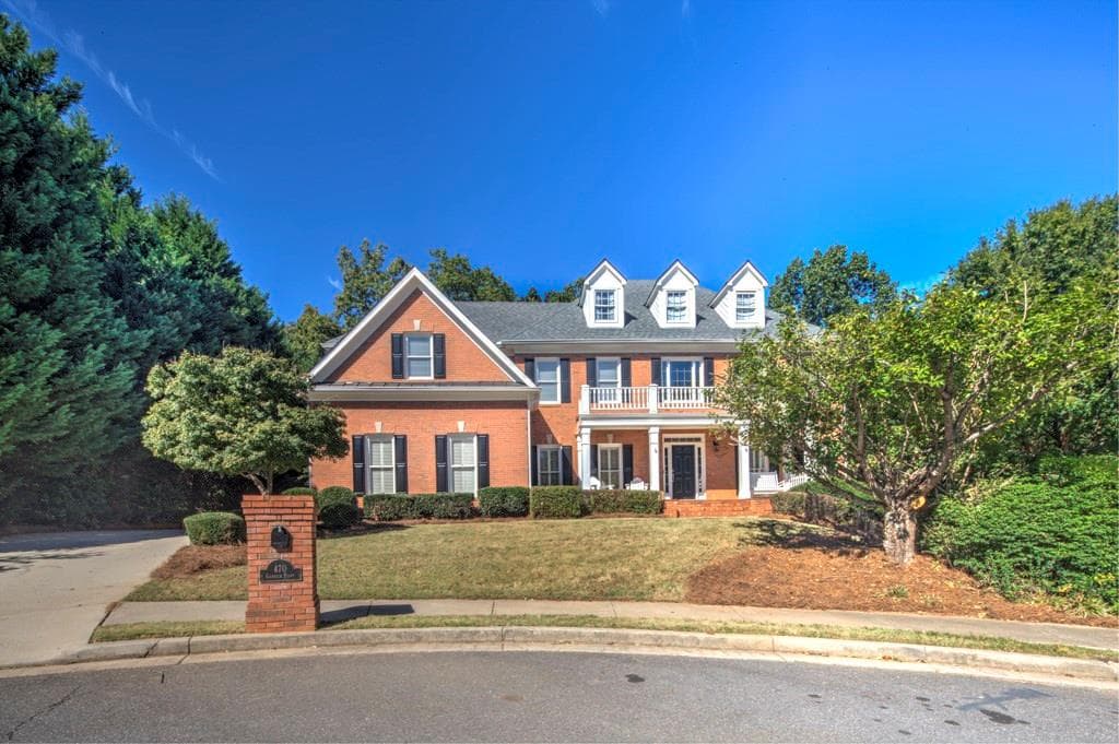 6 bedroom, 3,950 sq ft single family residence sold at 470 Garrick Point, Alpharetta, GA 30022