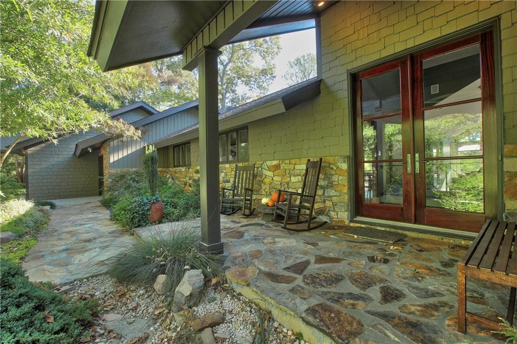 800 Mountain Creek Trace, Sandy Springs, GA 30328 — most recent listing photo