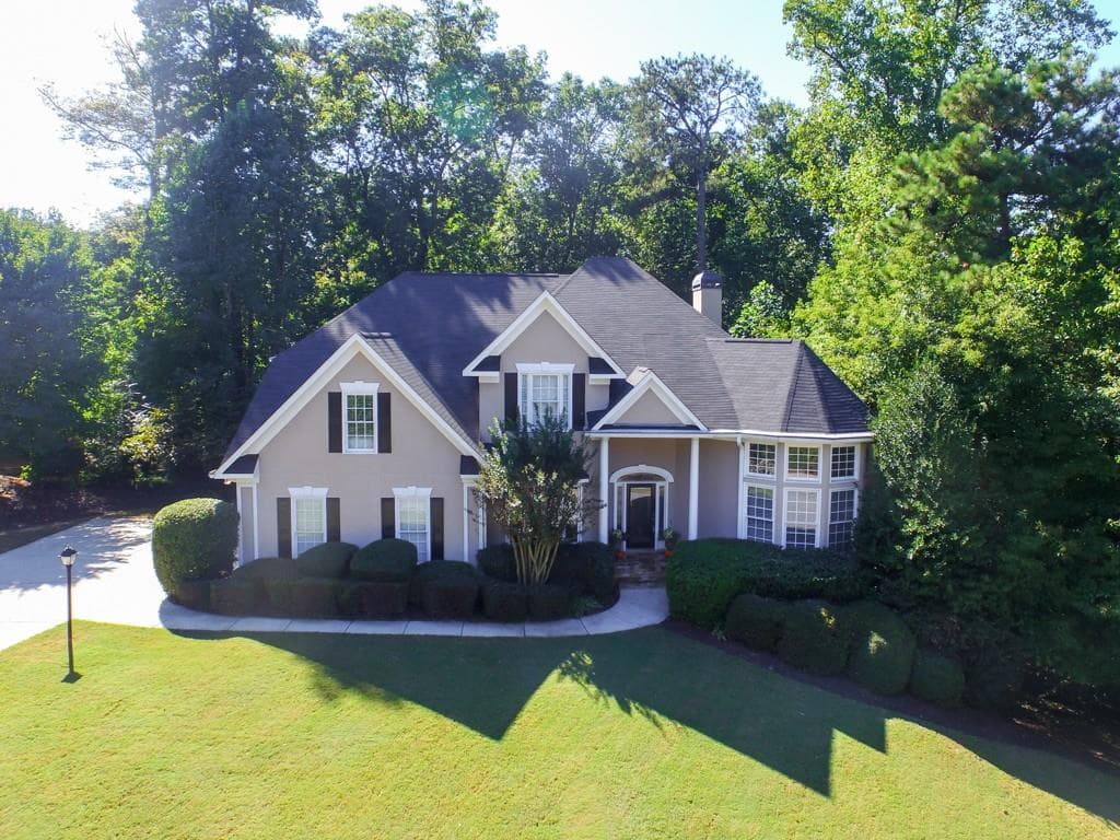 4 bedroom, 3,512 sq ft single family residence sold at 750 Spalding Heights Drive, Sandy Springs, GA 30350