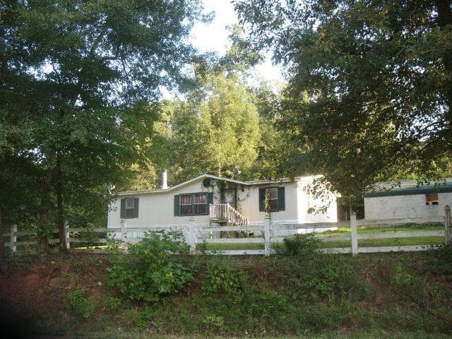 3 bedroom single family residence sold at 672 Borders Road, Commerce, GA 30530