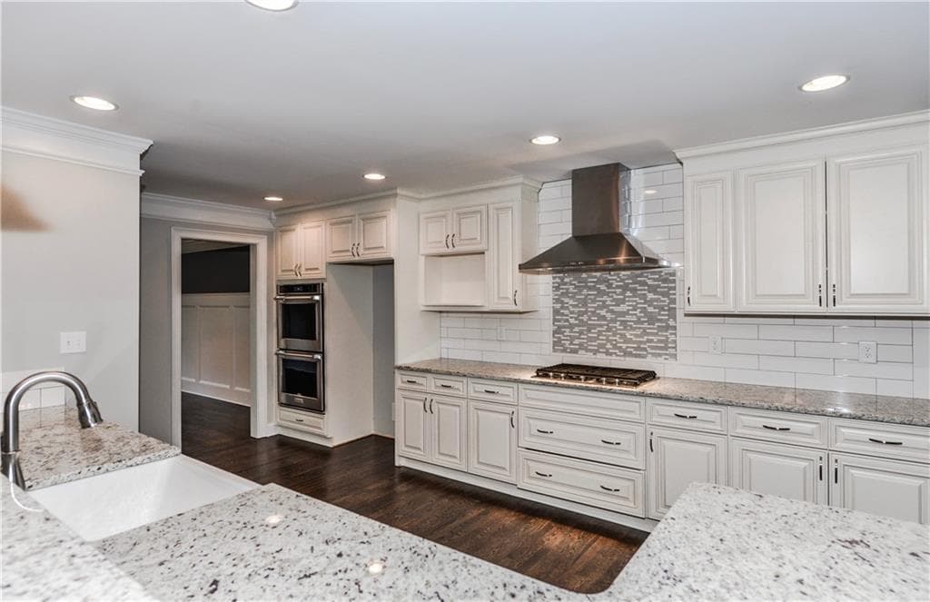 5 bedroom, 3,592 sq ft single family residence sold at 8100 Tynecastle Drive, Sandy Springs, GA 30350