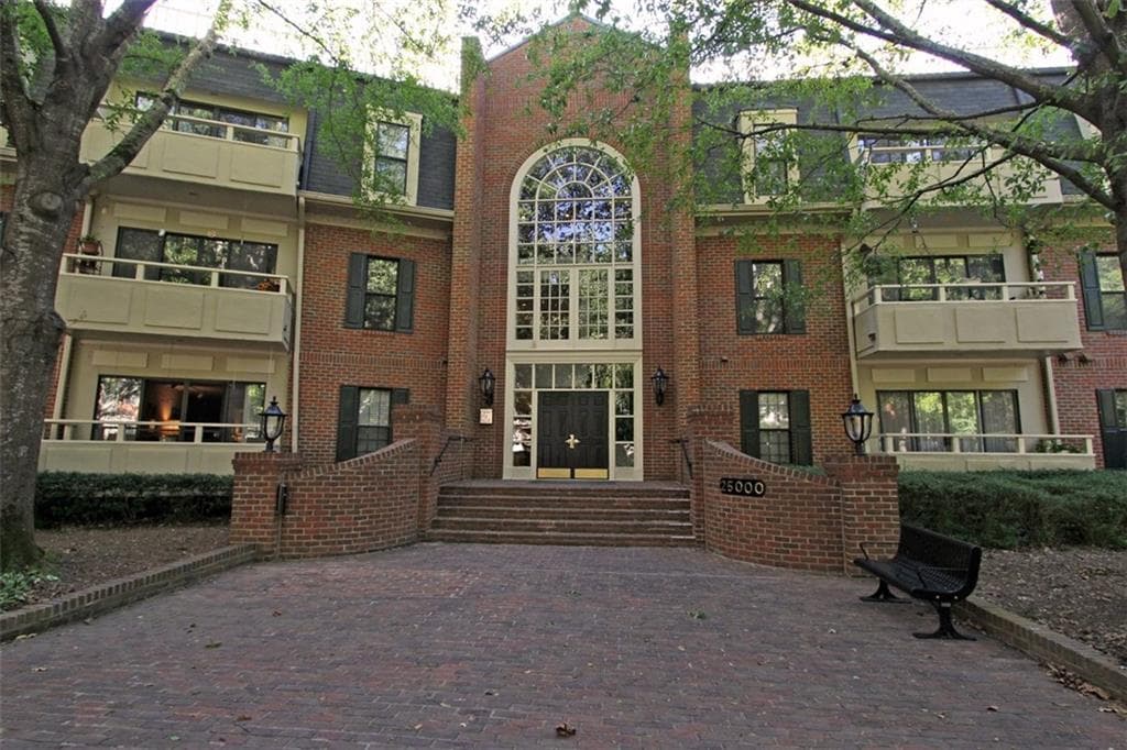 2 bedroom, 1,224 sq ft condominium sold at 25303 Plantation Drive, Atlanta, GA 30324