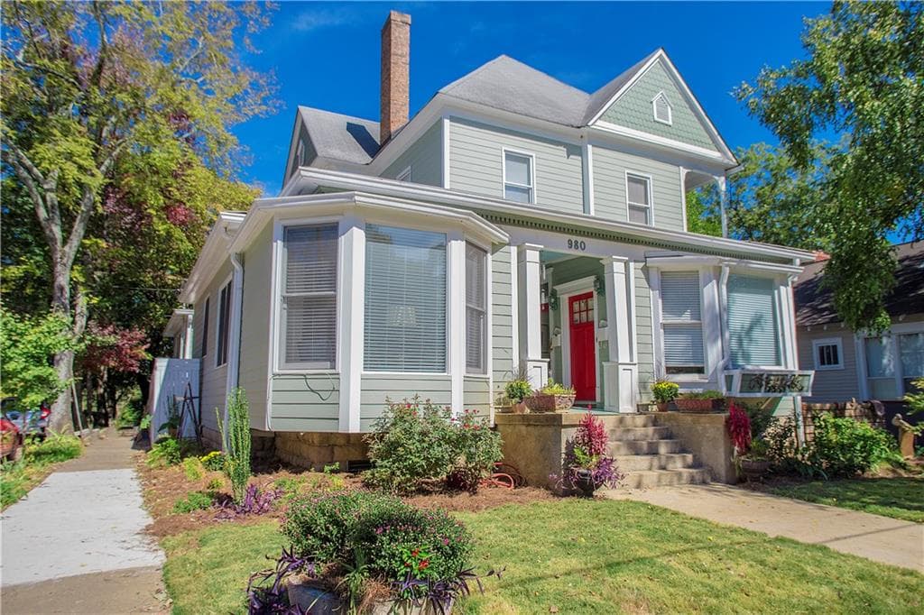 2 bedroom, 950 sq ft condominium sold at 980 Saint Charles Avenue 1, Atlanta, GA 30306