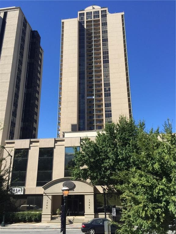 1 bedroom, 625 sq ft condominium sold at 1280 W Peachtree Street 1802, Atlanta, GA 30309