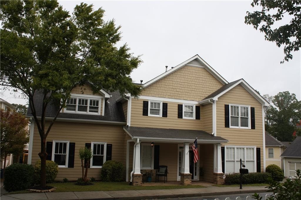 3 bedroom, 1,901 sq ft single family residence sold at 2216 NW Parkview Run, Atlanta, GA 30318