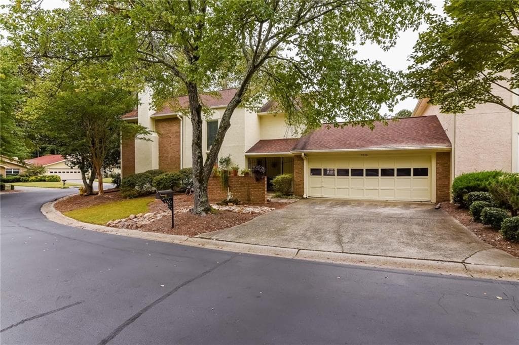 4336 Village Oaks Lane, Dunwoody, GA 30338 — most recent listing photo