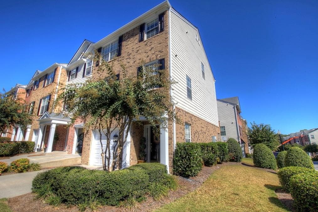 3 bedroom, 1,953 sq ft townhouse sold at 3502 Chattahoochee Summit Lane 3502, Atlanta, GA 30339
