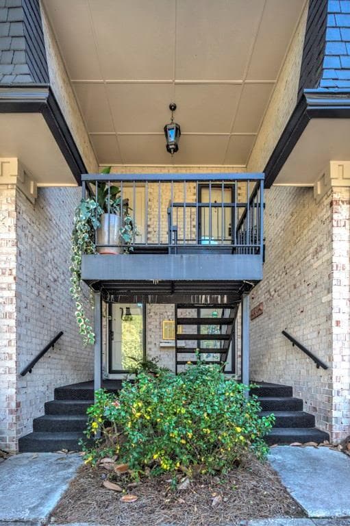 2 bedroom, 1,200 sq ft condominium sold at 4 Vista Square, Atlanta, GA 30327
