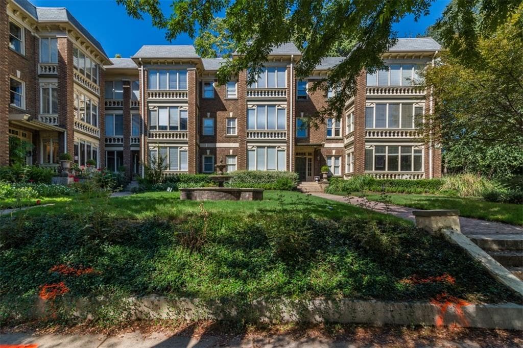 1 bedroom, 800 sq ft condominium sold at 272 14th Street 17, Atlanta, GA 30309