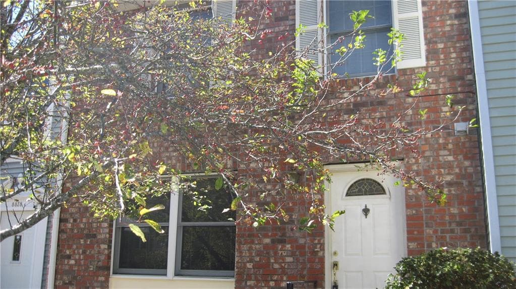 8840 Applegate Lane, Sandy Springs, GA 30350 — most recent listing photo