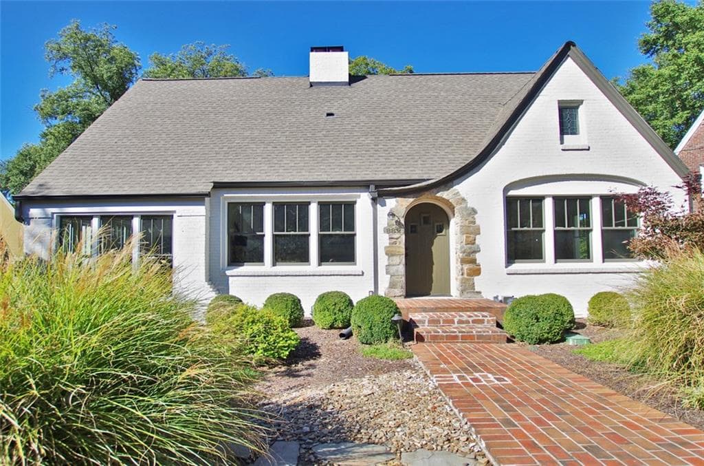 4 bedroom, 3,598 sq ft single family residence sold at 882 Barnett Street, Atlanta, GA 30306