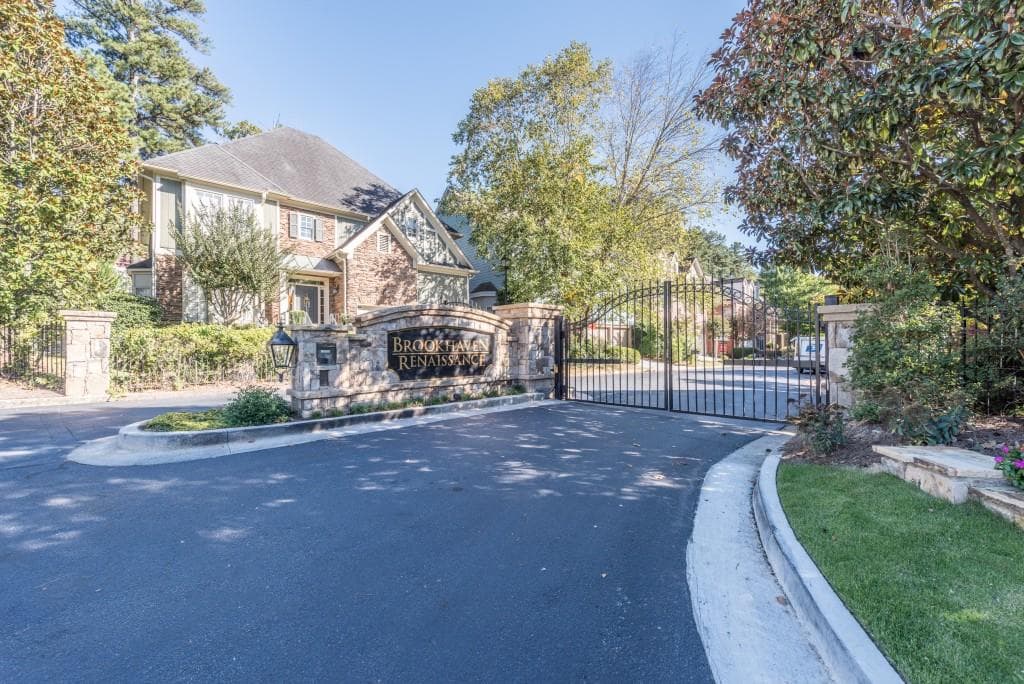 2528 Brookline Circle, Brookhaven, GA 30319 — most recent listing photo