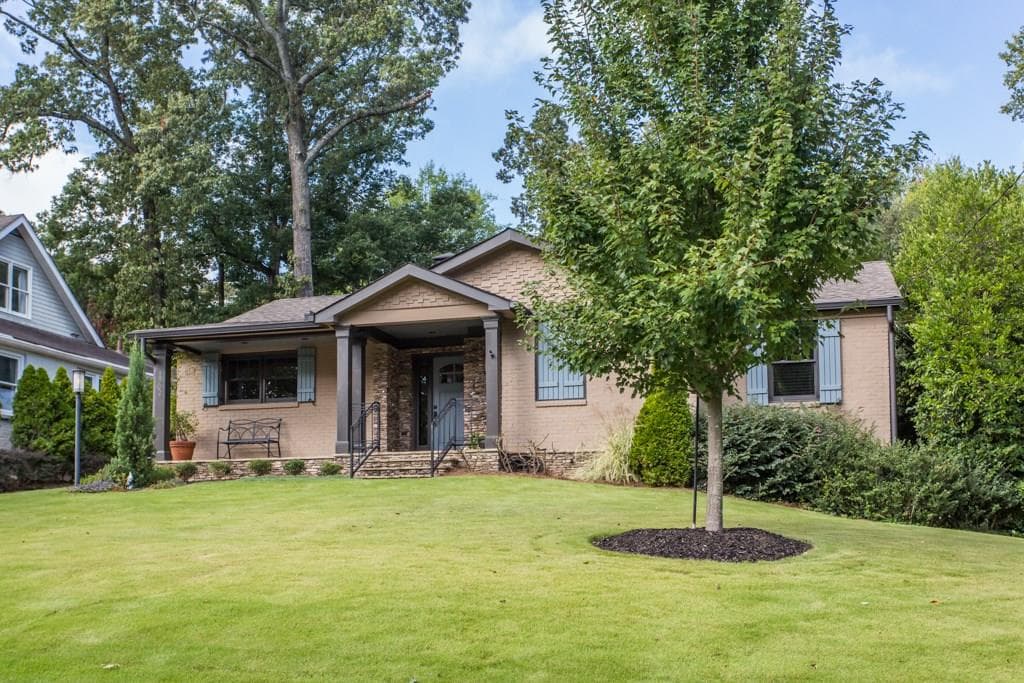 2 bedroom, 1,800 sq ft single family residence sold at 1824 Colland Drive, Atlanta, GA 30318