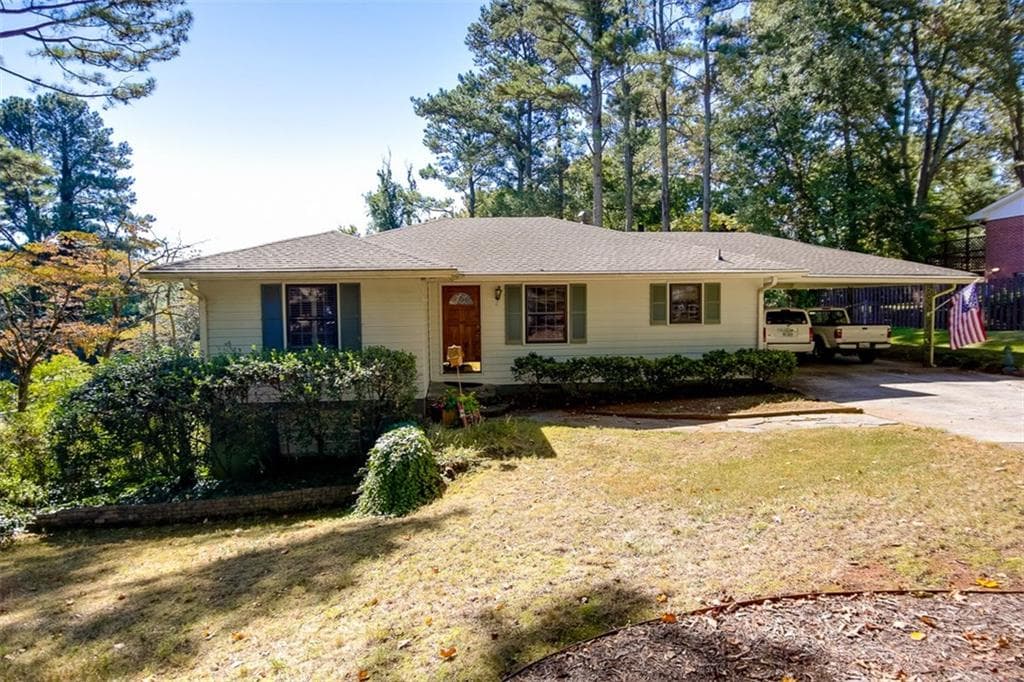 4 bedroom, 1,518 sq ft single family residence sold at 236 Thomas Circle, Roswell, GA 30075