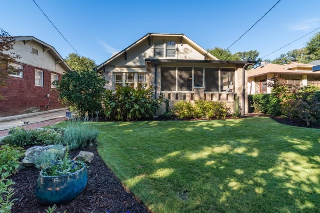 4 bedroom, 3,002 sq ft single family residence sold at 1304 Northview Avenue, Atlanta, GA 30306