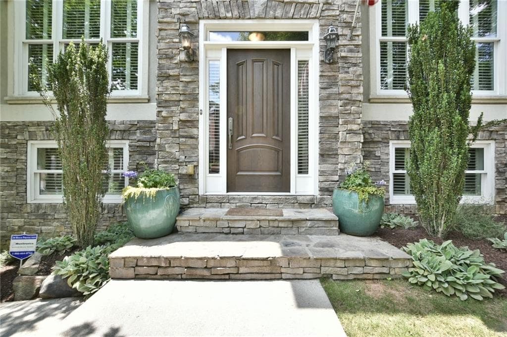 4 bedroom, 3,097 sq ft single family residence sold at 2044 Lenox Cove Circle, Brookhaven, GA 30319