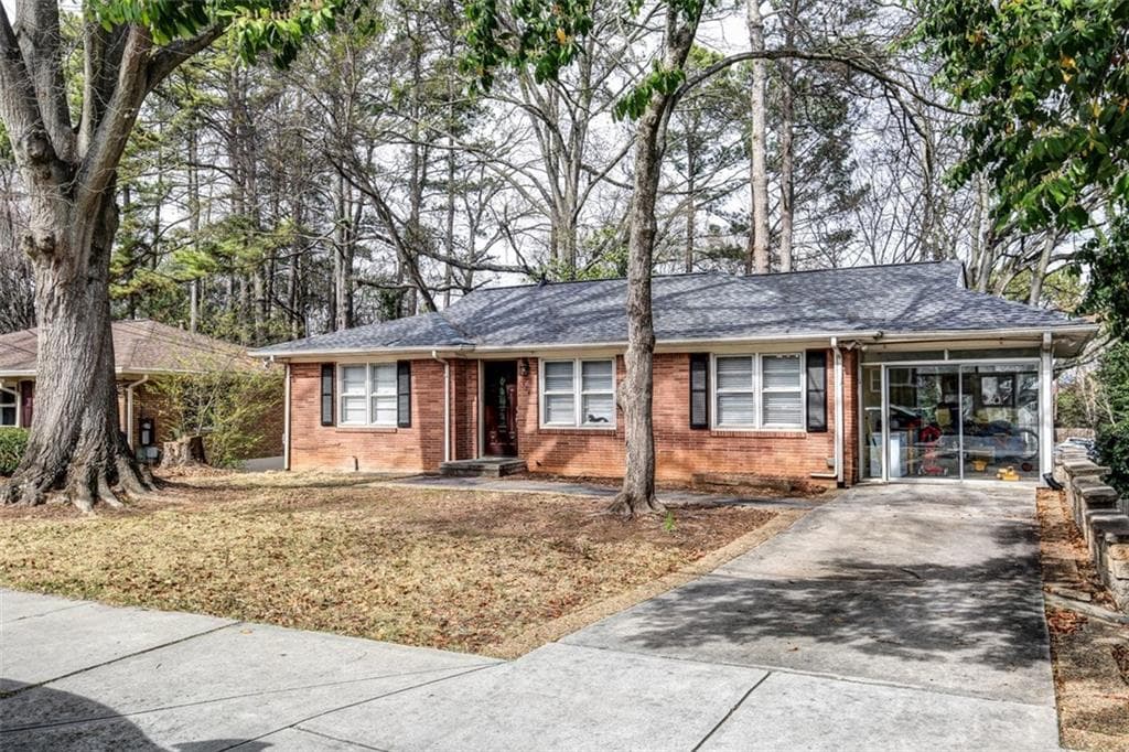 5 bedroom, 2,374 sq ft single family residence sold at 576 Wimbledon Road, Atlanta, GA 30324