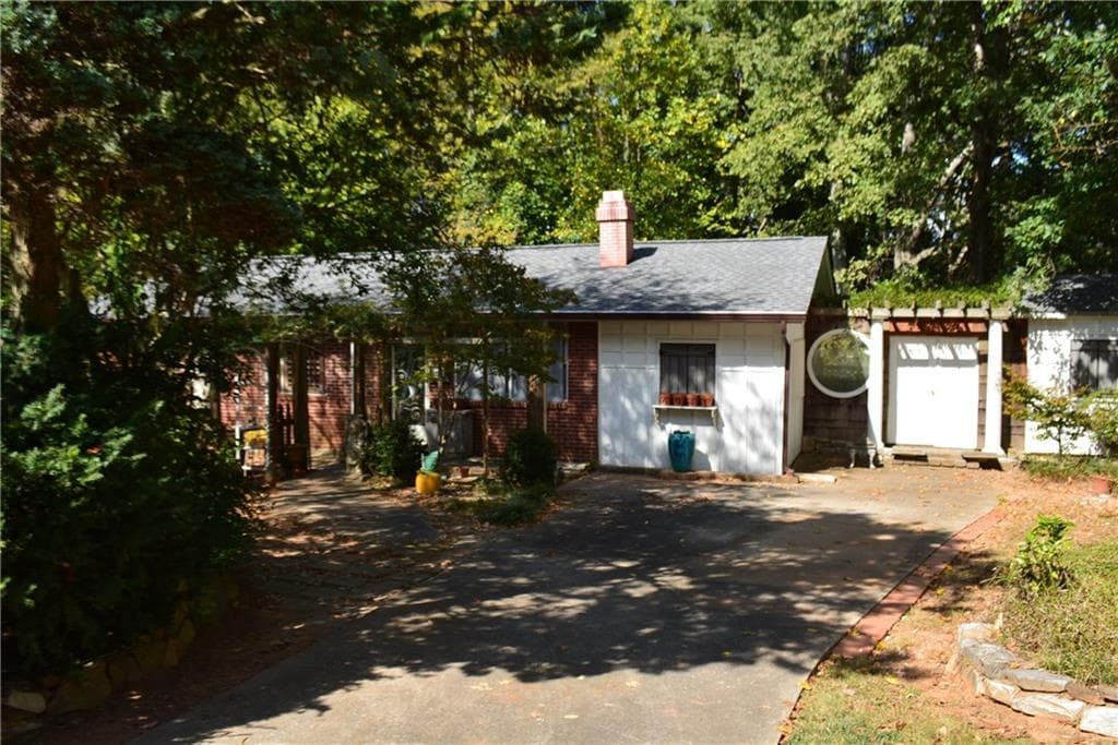 3 bedroom, 1,200 sq ft single family residence sold at 6941 LINDEN Lane, Atlanta, GA 30360