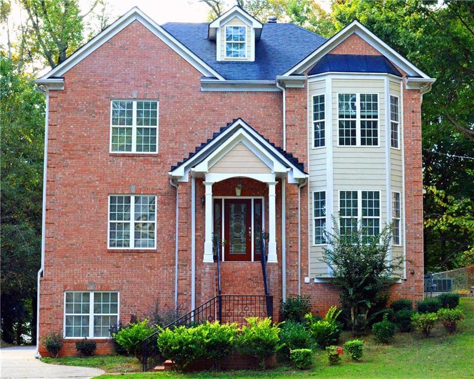4 bedroom, 4,227 sq ft single family residence sold at 5864 Poplar Street, Atlanta, GA 30340