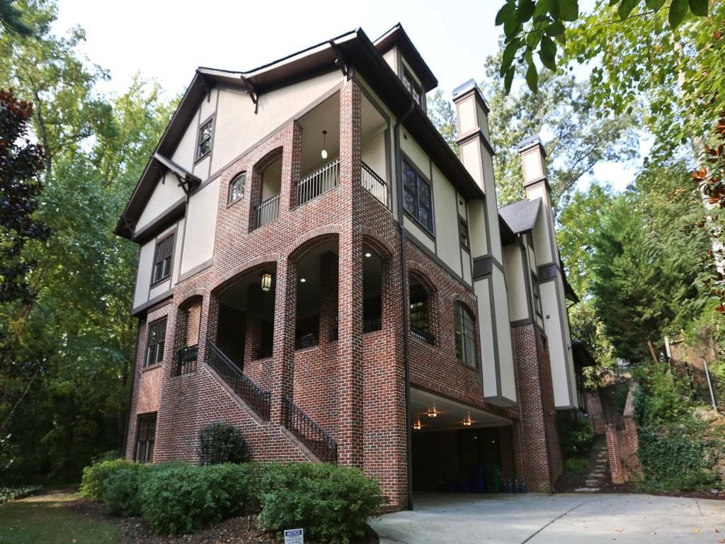 6 bedroom, 6,489 sq ft single family residence sold at 1176 Rosedale Road, Atlanta, GA 30306