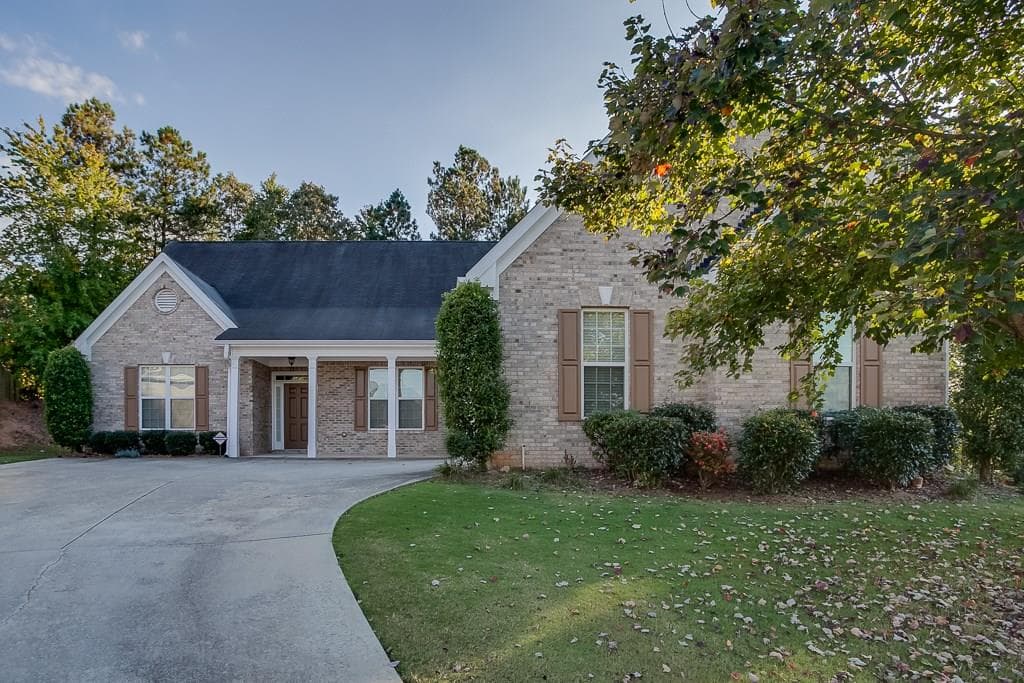 4 bedroom, 2,775 sq ft single family residence sold at 6335 Lake Windsor Parkway, Buford, GA 30518