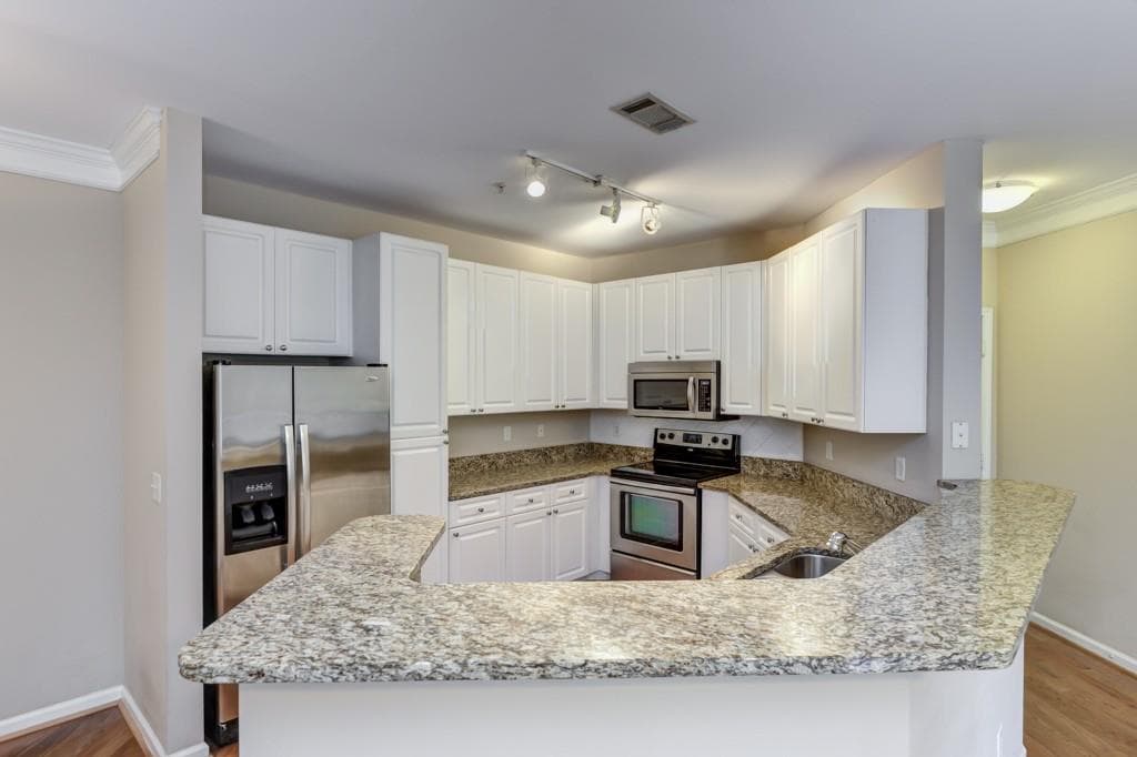 1 bedroom, 840 sq ft condominium sold at 10 Perimeter Summit Boulevard 4214, Brookhaven, GA 30319