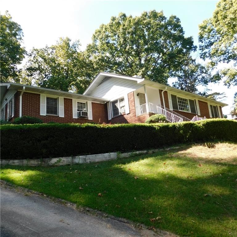 3 bedroom, 1,933 sq ft single family residence sold at 5180 Erin Road, Atlanta, GA 30331